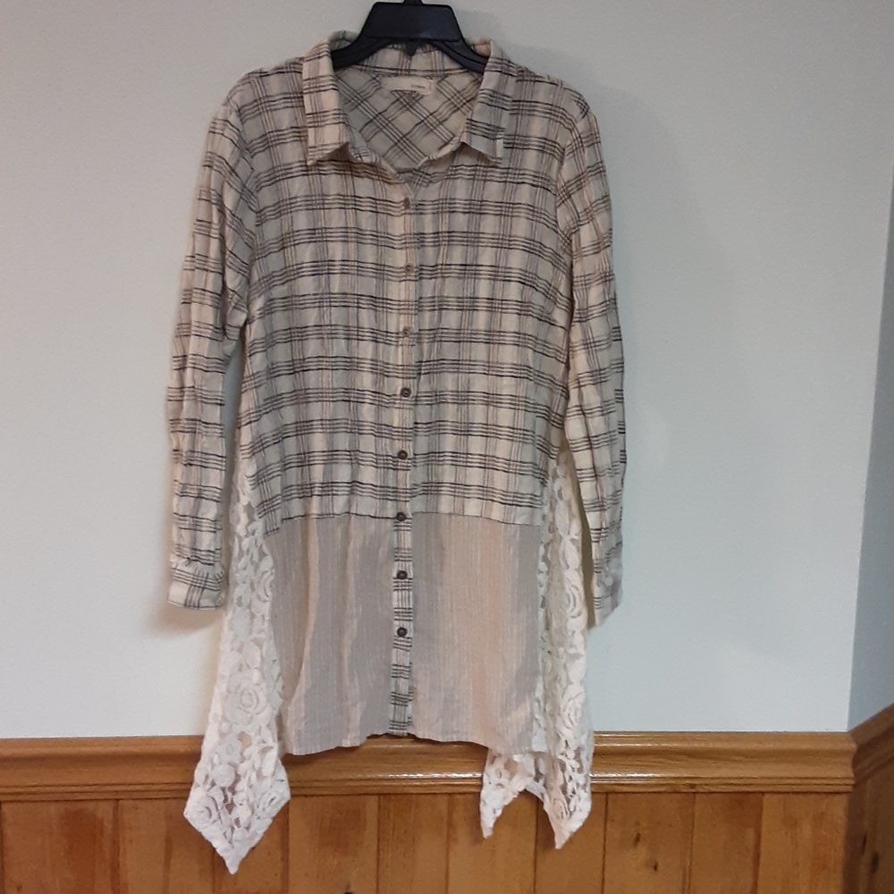 Plaid shirt with lace detail